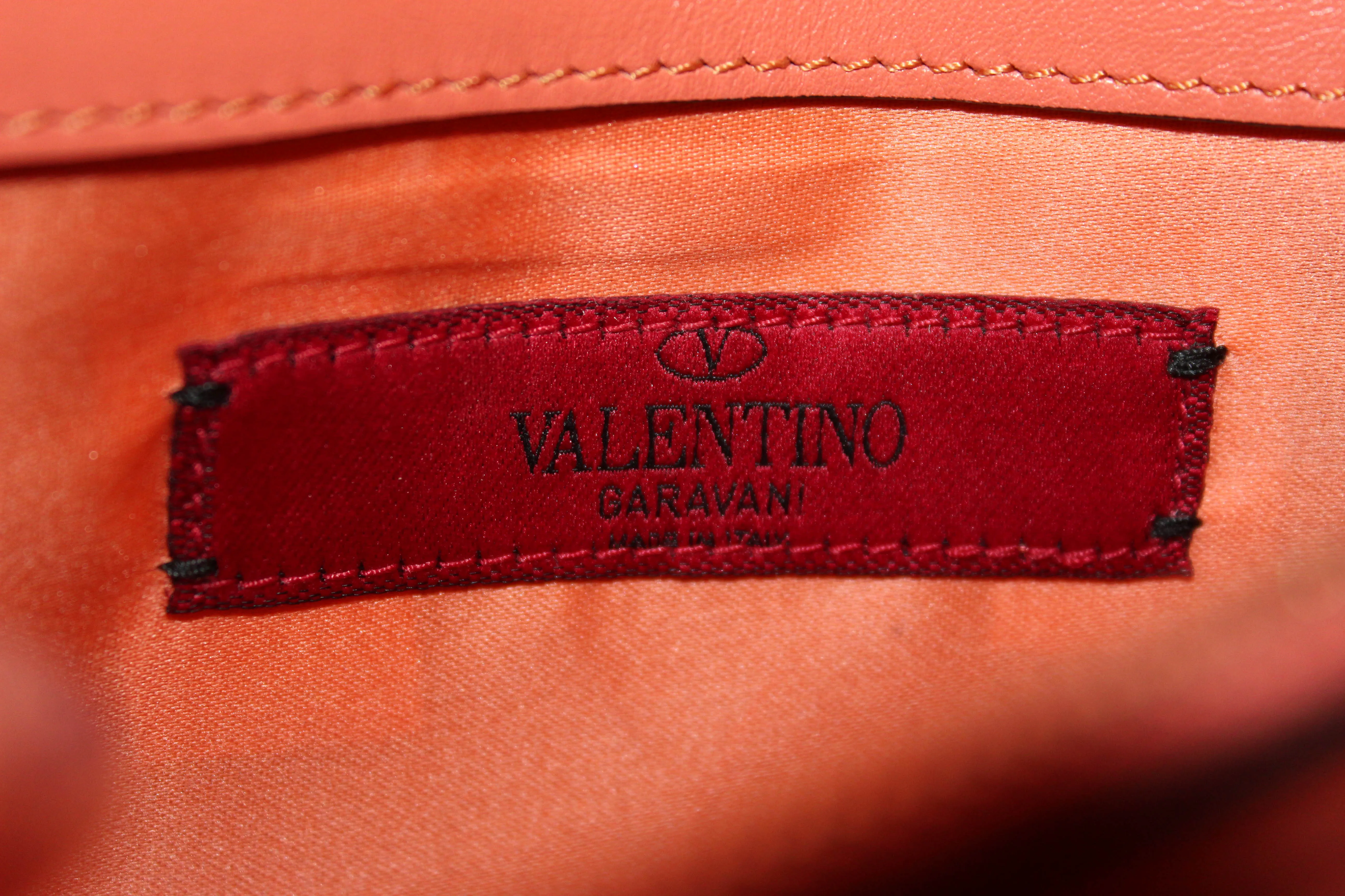 Authentic Valentino Garavani Coral Rockstud Calfskin Chain Pouch
