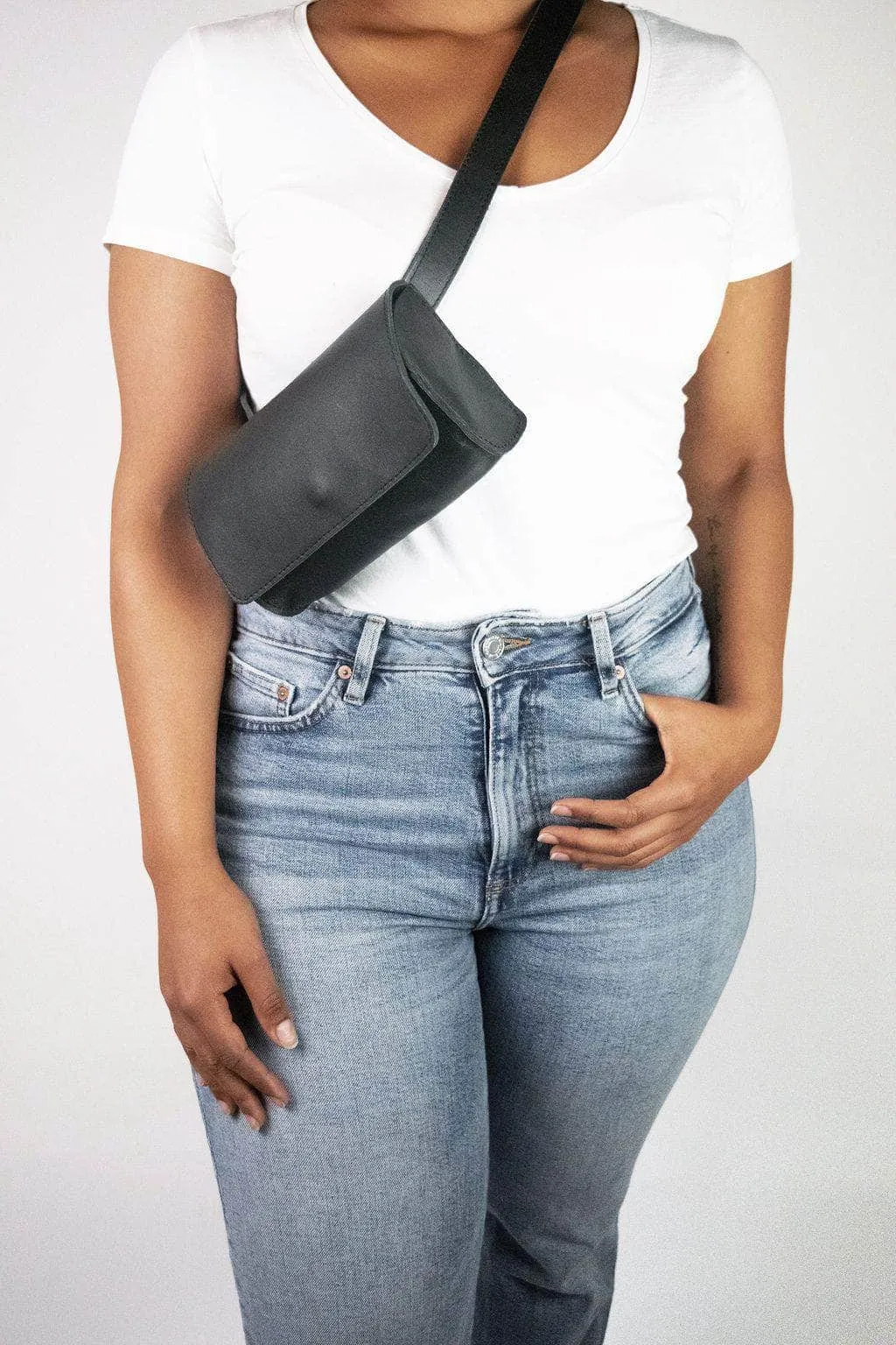Bintu Barrel Leather Fanny Pack - Black