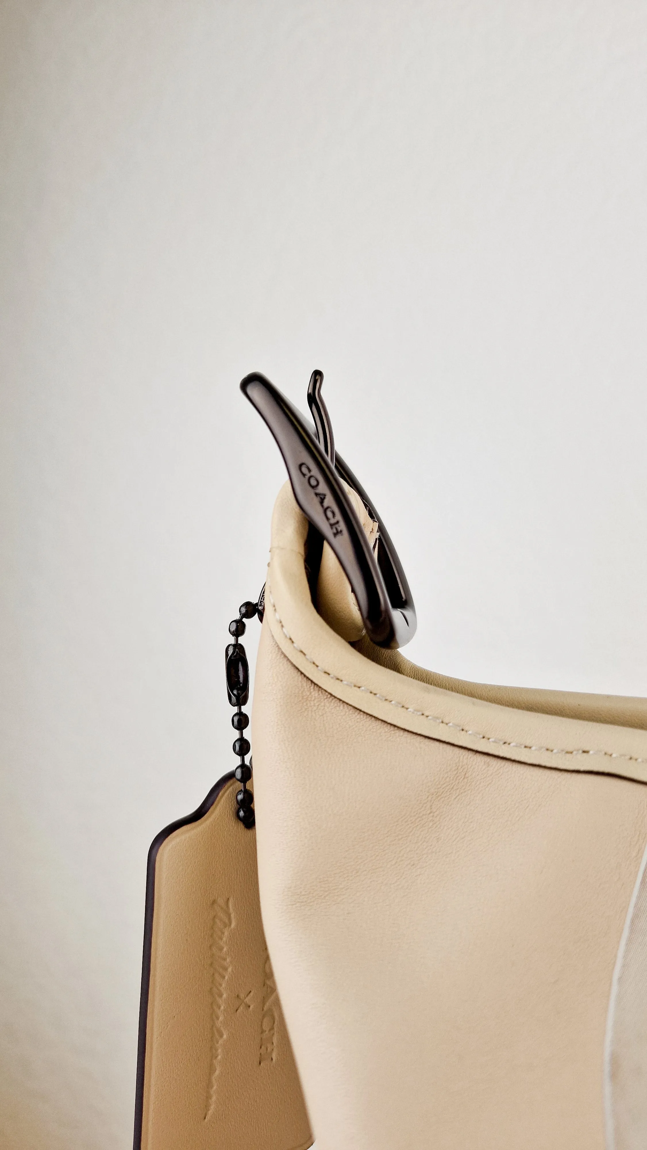 Coach x Tom Wesselmann Duffle 27 Bucket Bag in Ivory With Cigarette Lips - Coach CA306