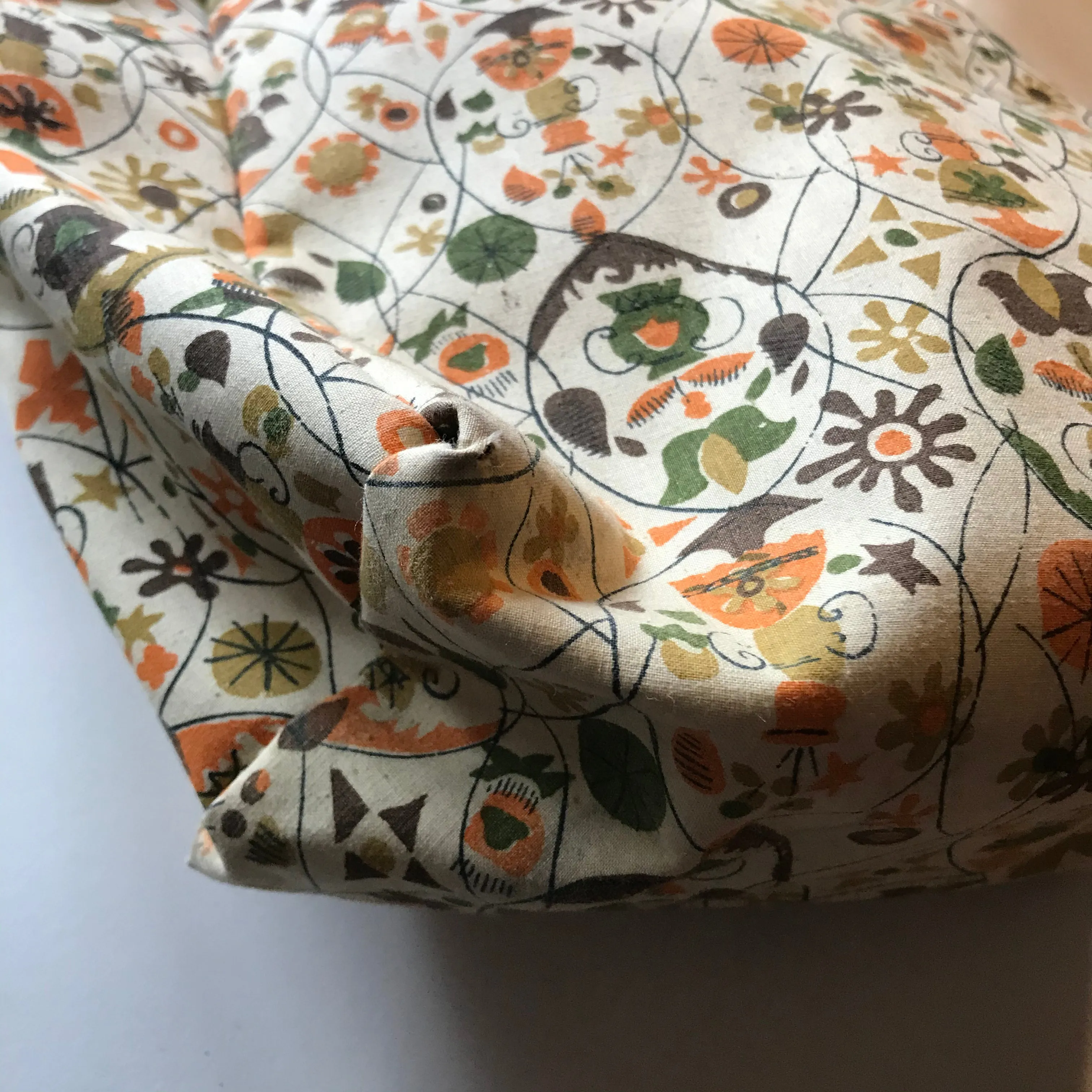Colonial Inspired Novelty Print Canvas Shoe Bag circa 1960s
