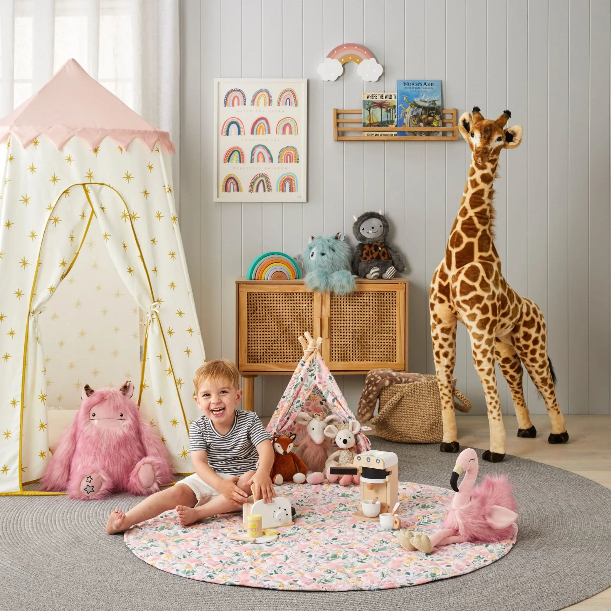 Giant Standing Giraffe by Jiggle & Giggle