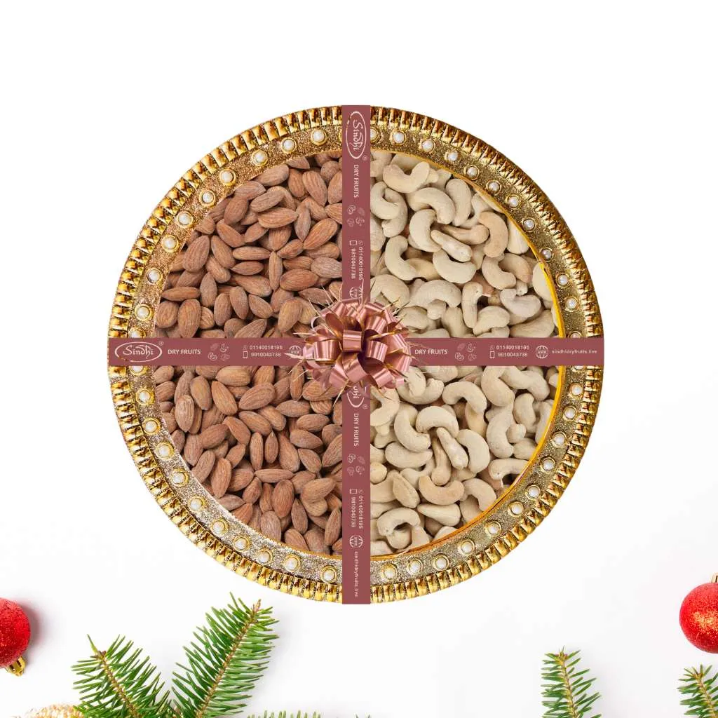 Gift Pack Containing Lightly Salted and Roasted Almonds and Roasted Cashews