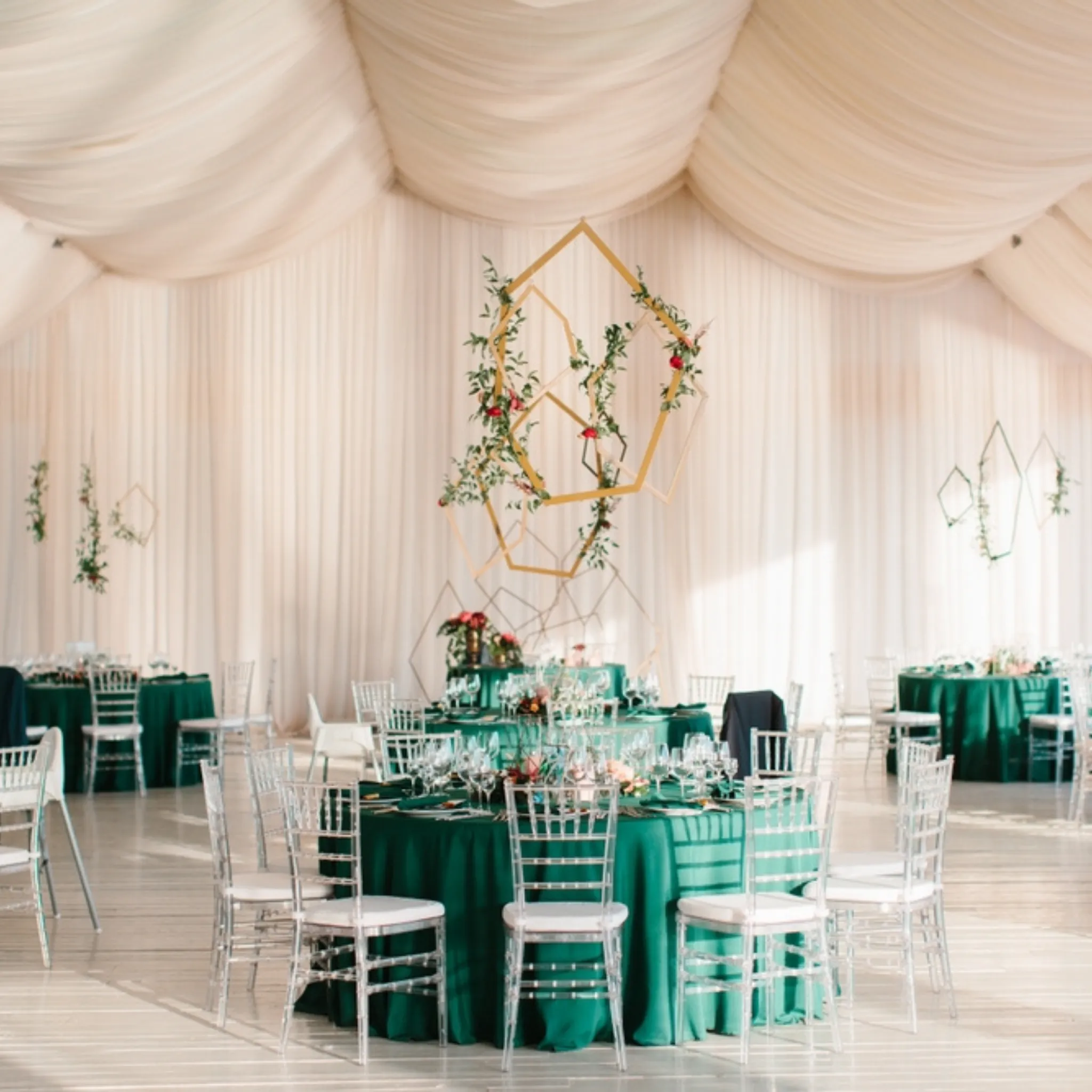 Polyester 108" Round Tablecloth - Emerald Green