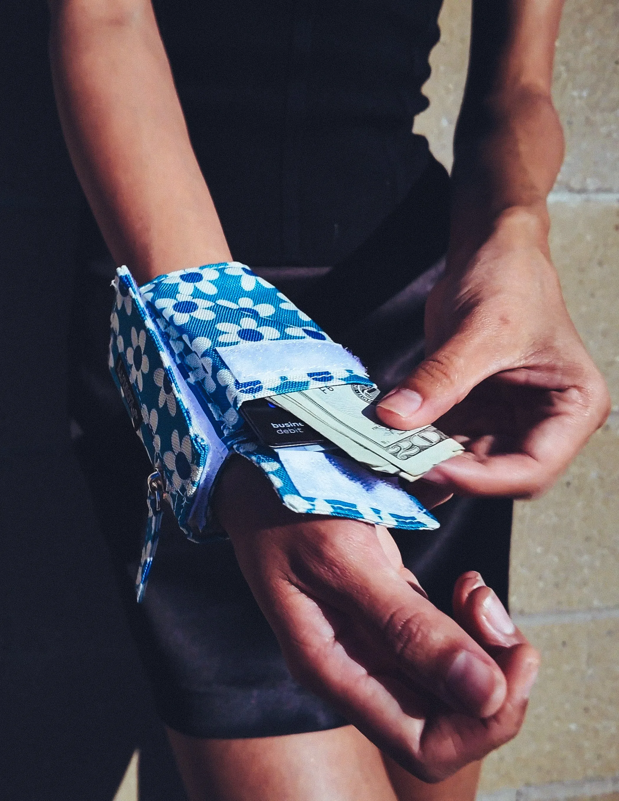 Stash Wrap | Wrist Wallet | Blue Daisy